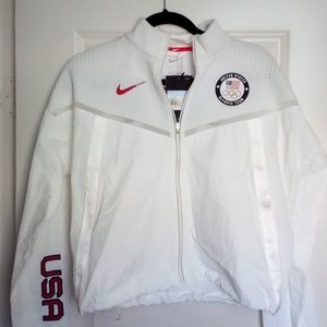 Lightweight woman's jacket